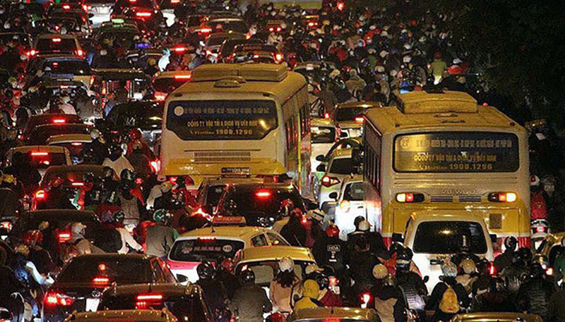 Đường phố Hà Nội ùn tắc kinh hoàng bất kể giờ giấc